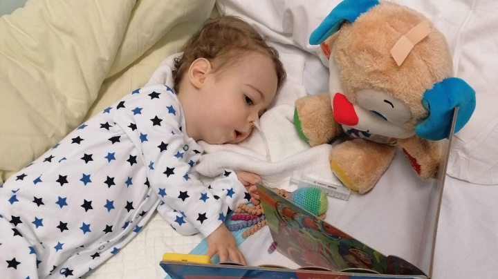 Malý Riško bojuje o život, zachrání ho jen nejdražší lék na světě