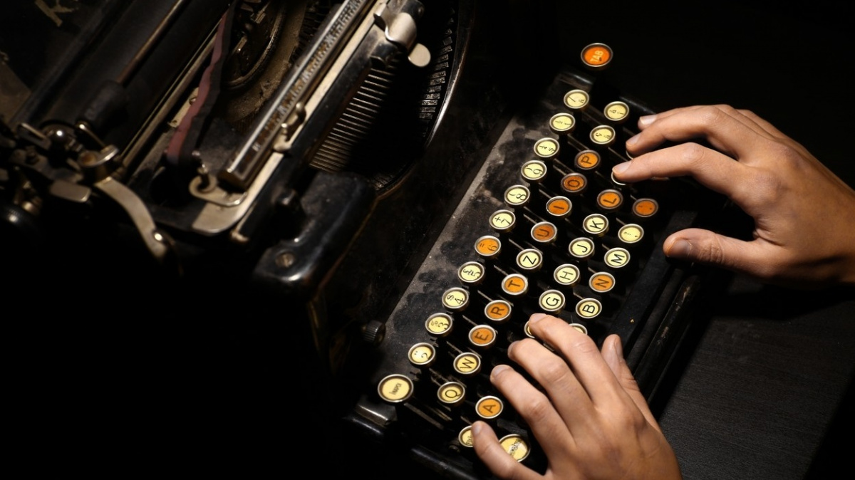 Proč nejsou klávesy řazené podle abecedy