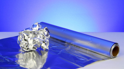 Lesklá a matná: Která strana alobalu je lepší?