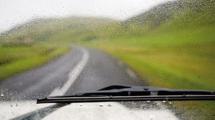 Stěrače stírají! A vděčíme za to ženě