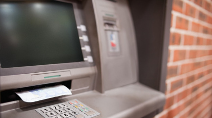 Komu sloužily první 'bankomaty'? Možná vás to překvapí