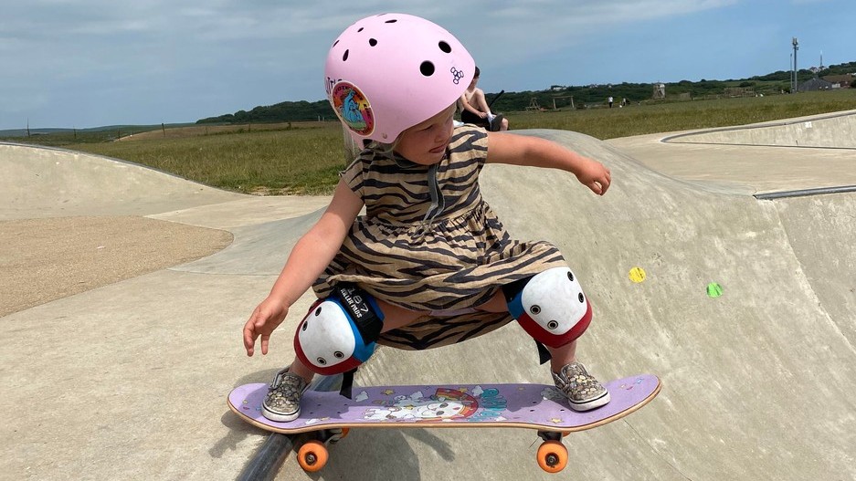 Tříletá skejťačka dobývá rampy i srdce internetových fanoušků