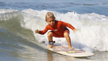 Dvouletý surfař