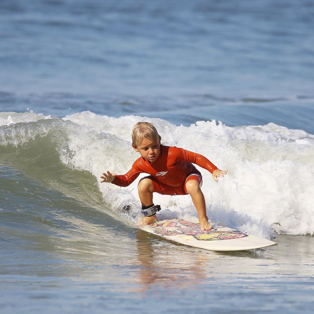 Dvouletý surfař