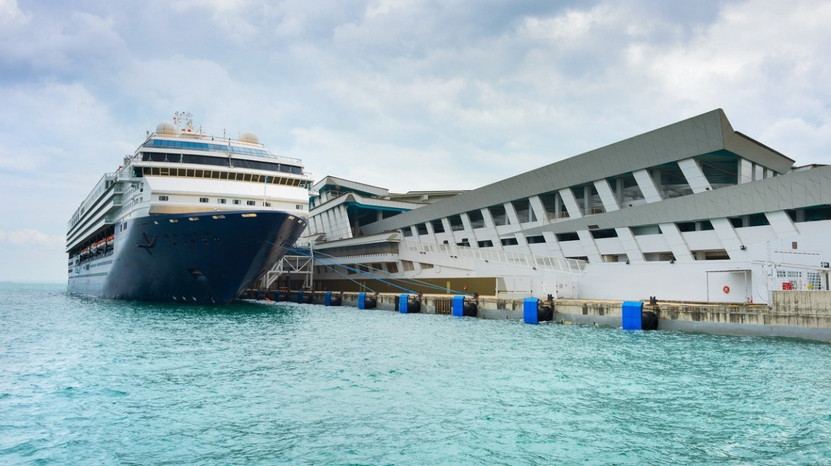 Koronavirový bizár: Plavby nikam a večere v letadlech, která nevzlétnou