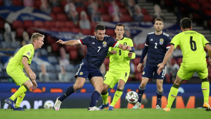 Čeští fotbalisté podlehli Skotům, prvenství ve skupině se jim vzdálilo