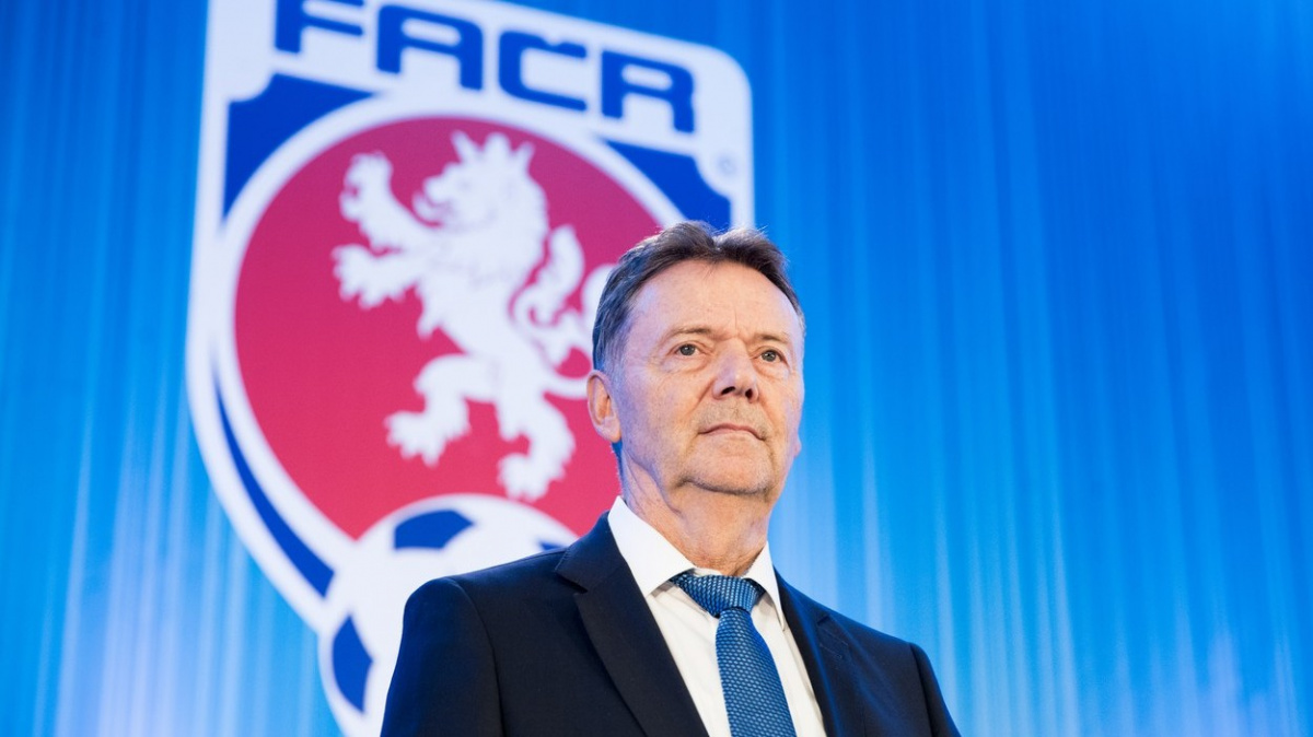 Policie stíhá 20 lidí kvůli korupci ve fotbale, zatkli i Berbra