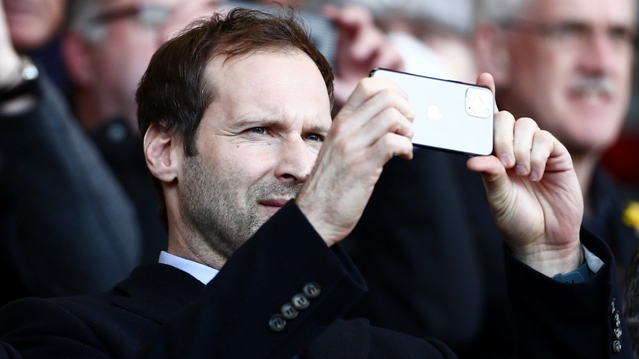 Postaví se Petr Čech kvůli koroně znovu do branky Chelsea?