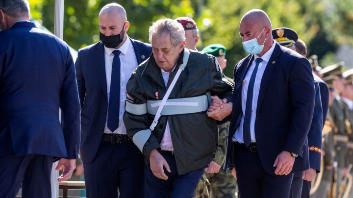 Prezident Zeman dle průzkumu ztrácí na významu - nezvládá krizi