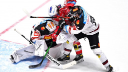 Třinec je v hokejové extralize nadále bez porážky, Budějovice bez výhry