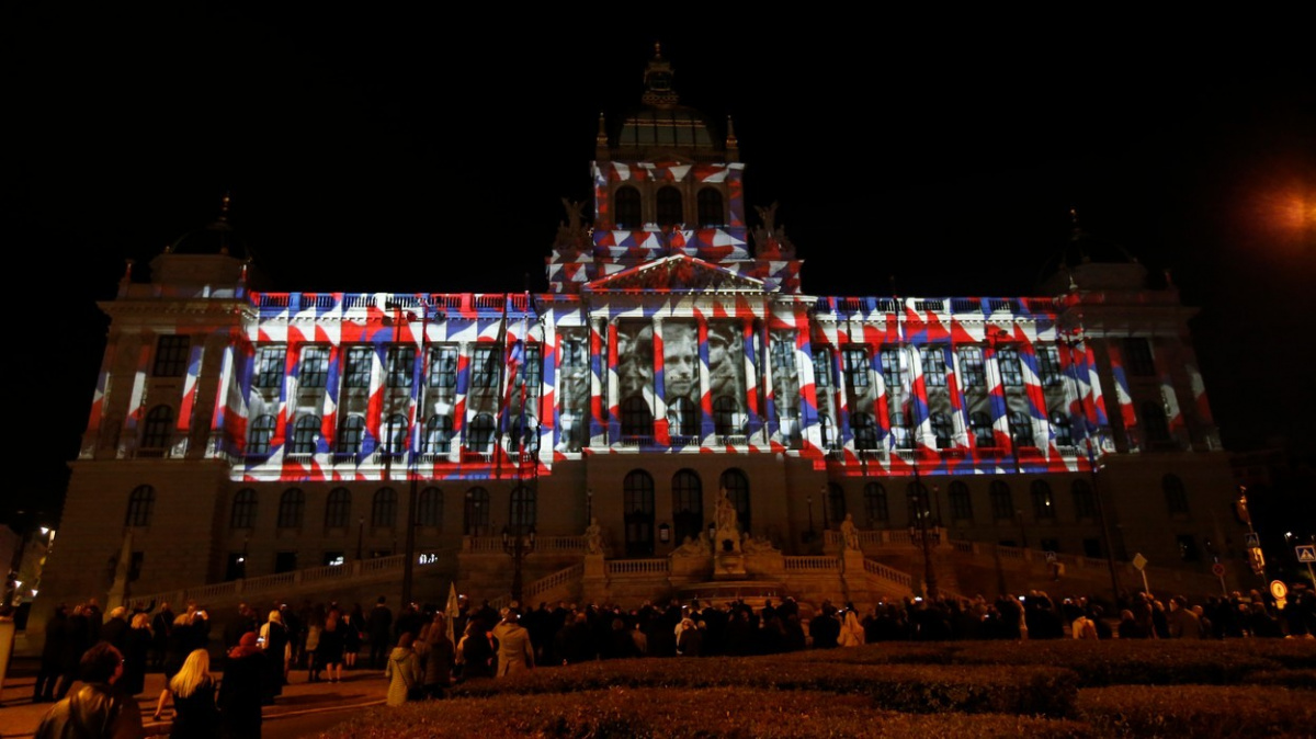 Kvůli koroně je 17. listopad skromnější a on-line