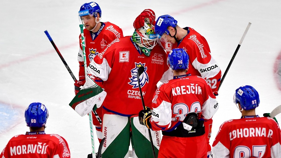 Sestřičky v první linii dostaly od hokejistů skoro čtvrt milionu