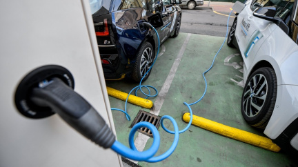 Británie už za deset let zakáže prodej aut na benzín a naftu