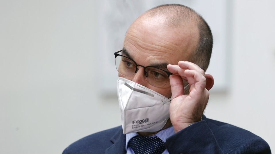 V pondělí PES zčervená, oranžového se dřív než za týden nedočkáme