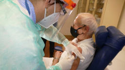 Aktualizováno: Covidem se u nás nakazilo přes tři čtvrtě milionu lidí, nemocných je nejvíc od října