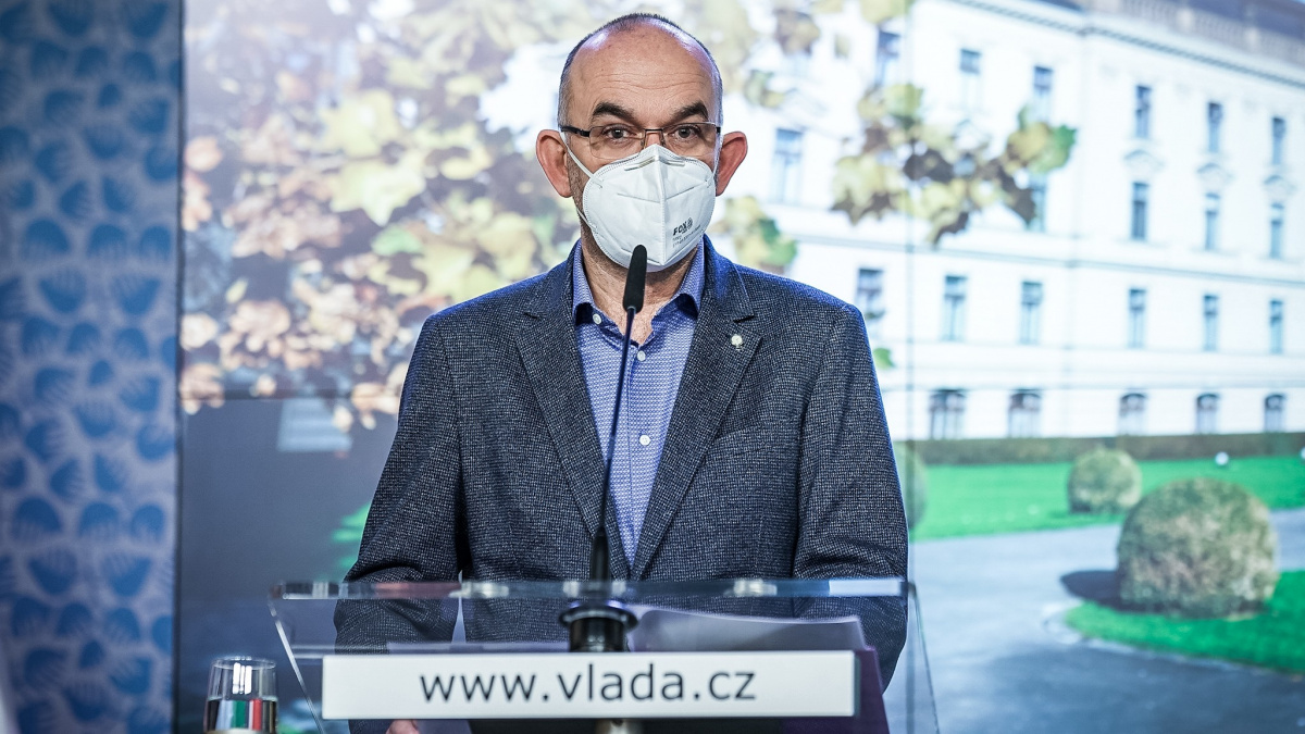 Od začátku epidemie má Česko přes 800 000 případů, přibývá nakažených seniorů