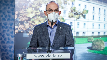 Aktualizováno: Od začátku epidemie má Česko přes 800 000 případů, přibývá nakažených seniorů