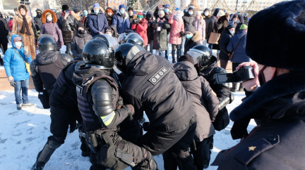 Aktualizováno: Při demonstracích za propuštění Navalného byly zadrženy více než tři tisícovky lidí