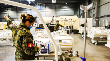 Armáda začala s likvidací nevyužité polní nemocnice v Letňanech. Pomoc v ní mohlo dostat 500 pacientů