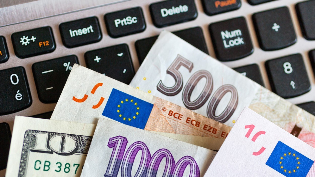 Koruna je nejsilnější k euru od březnového nouzového stavu