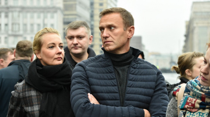 Manželka Navalného opustila Rusko, jeho spolupracovník je na seznamu hledaných osob