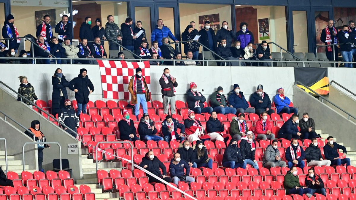Cesta ze tmy: Slavia by na příštích zápasech mohla mít 3000 fanoušků
