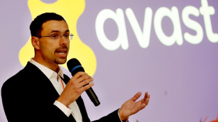 Generální ředitel firmy Avast Ondřej Vlček spolu s manželkou Katarínou založili rodinnou nadaci
