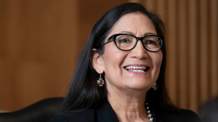 Senát USA schválil na post ministryně vnitra zástupkyni domorodých obyvatel