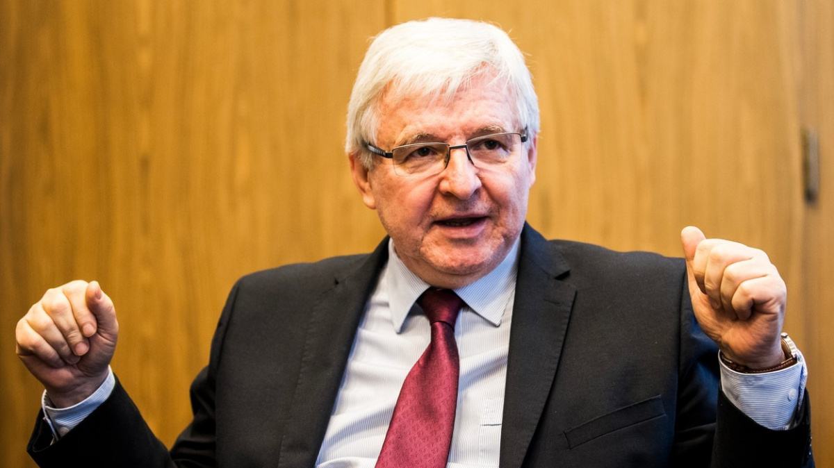 ČNB má podle Babiše přispět do rozpočtu. To je ale podle analytiků možné až po uhrazení ztrát