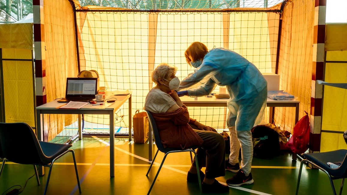 Česká vláda mohla objednat od EU více vakcín, ale rozhodla se ušetřit