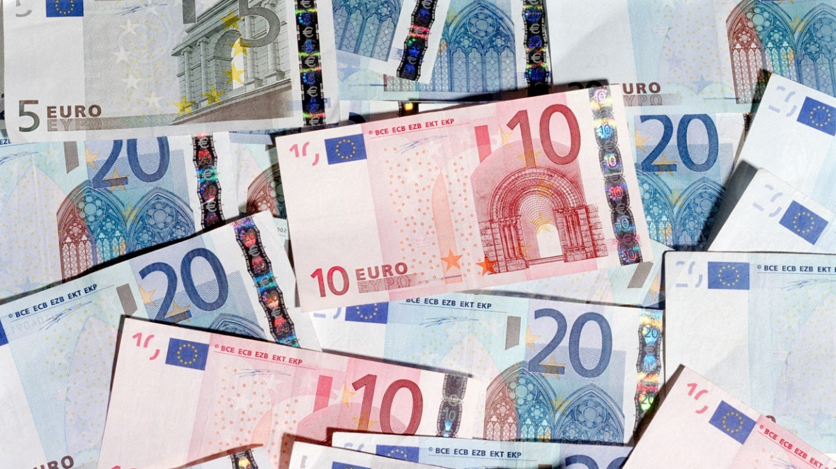 Ekonomická aktivita v eurozóně se v březnu vrátila k růstu