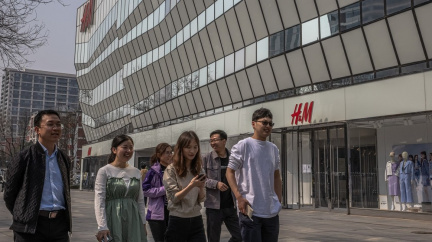 Čína se obrací proti firmám H&M i Nike kvůli jejich kritice nucené práce Ujgurů