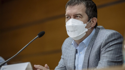 Hamáček chce předobjednat Sputnik pro chvíli, až vakcínu schválí EMA