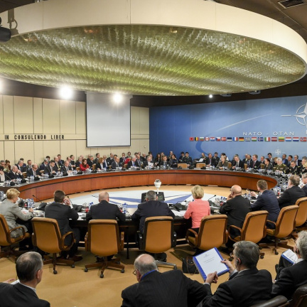 Šéfové NATO a americké diplomacie ocenili ČR za pomoc Ukrajině i obranné výdaje