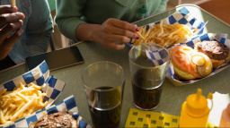 Častá konzumace jídel z restaurací vede k předčasným úmrtím