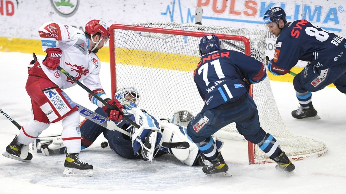 Stránský rozhodl o výhře Třince na ledě Liberce, Oceláři mají mečbol