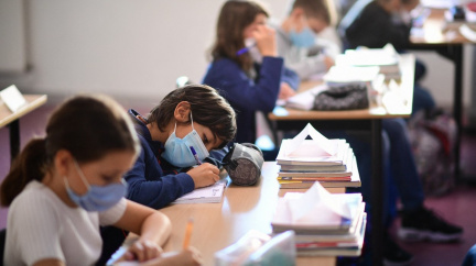 Ředitelům docházejí testy, ve školách i firmách budou ale potřeba nejméně do konce května