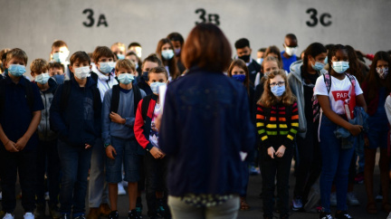 Do škol půjdou další děti, 10. května otevřou všechny obchody