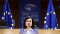 Aktualizováno: Do Ruska nesmí Jourová ani šéf evropského parlamentu. Moskva zakázala vstup osmi lidem z EU