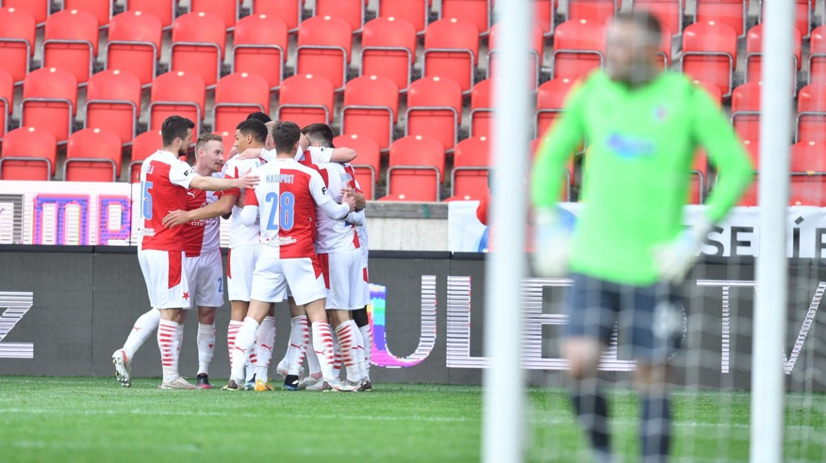 Fotbalisté Slavie získali třetí titul v řadě a nadále drží neporazitelnost