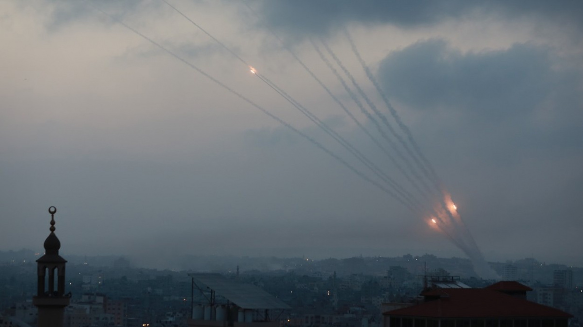 Írán provádí odvetu za zabití vůdce Hizballáhu, na Izrael dopadají stovky střel