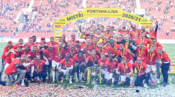 Do pohárové Evropy prošli fotbalisté Plzně, Slavia je bez prohry a slaví titul