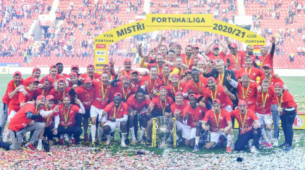 Do pohárové Evropy prošli fotbalisté Plzně, Slavia je bez prohry a slaví titul