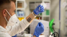 Nejméně nových případů covidu od konce srpna, očkování zrychluje