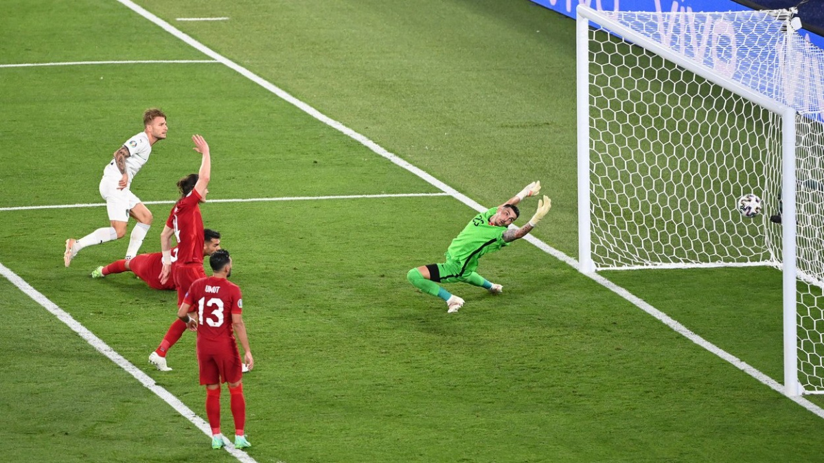Itálie zahájila evropský fotbalový šampionát výhrou 3:0 nad Tureckem