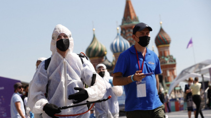 Moskvu drtí nová vlna covidu. Nařízeno povinné očkování ve službách, ale vakcíny chybí