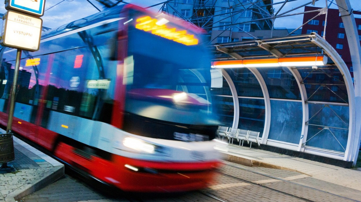 Třetina peněz na podporu městské hromadné dopravy se nevyčerpá, informoval NKÚ