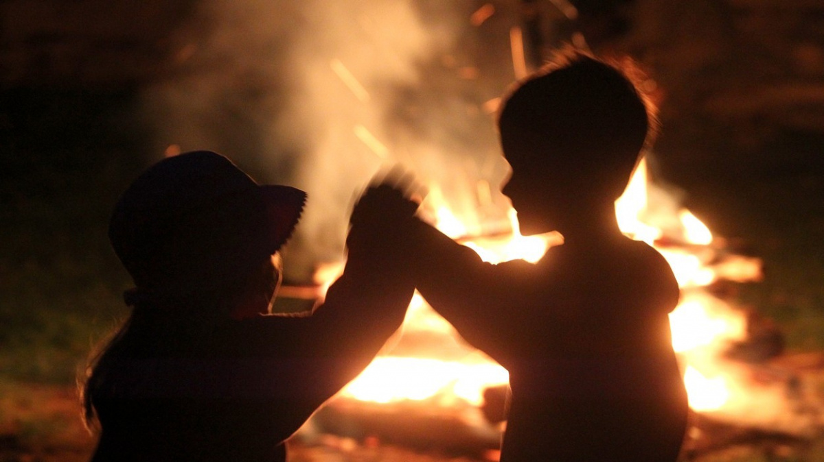 Polozapomenutá tradice noci ohně, pokladů a bylin