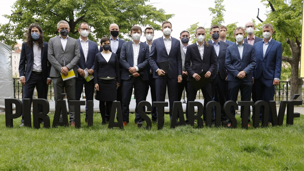 Piráti a STAN vybrali kandidáty na ministry a čtyři desítky expertů do vlády