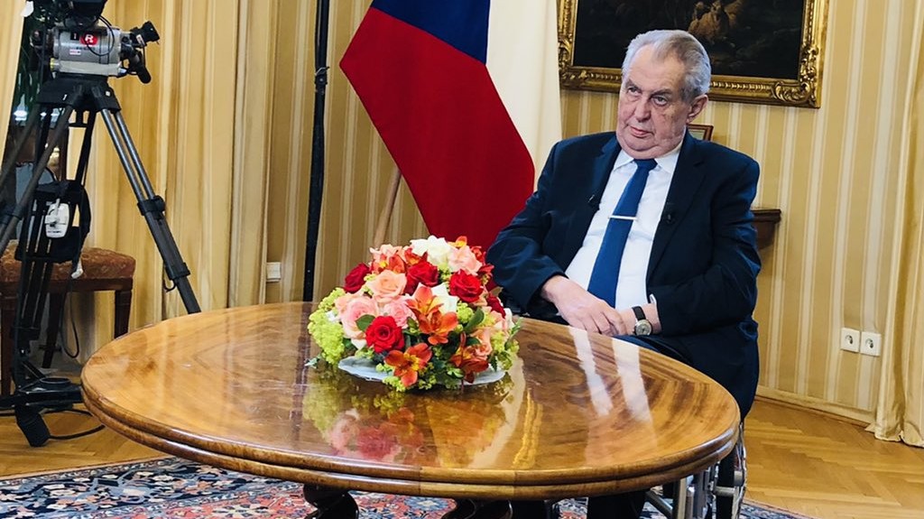 Prezident Zeman po třídenním mlčení poděkoval záchranářům a vyjádřil soustrast pozůstalým